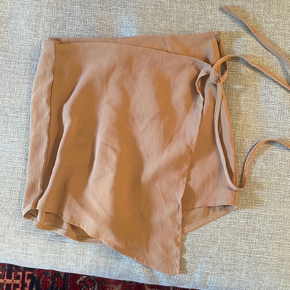 tan skort